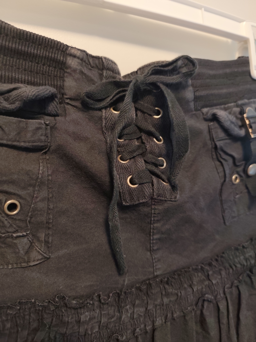 Vintage Jo Thirty Y2K Black Tiered Cargo Midi Skirt Whimsigoth Utility Grunge - Picture 3 of 8